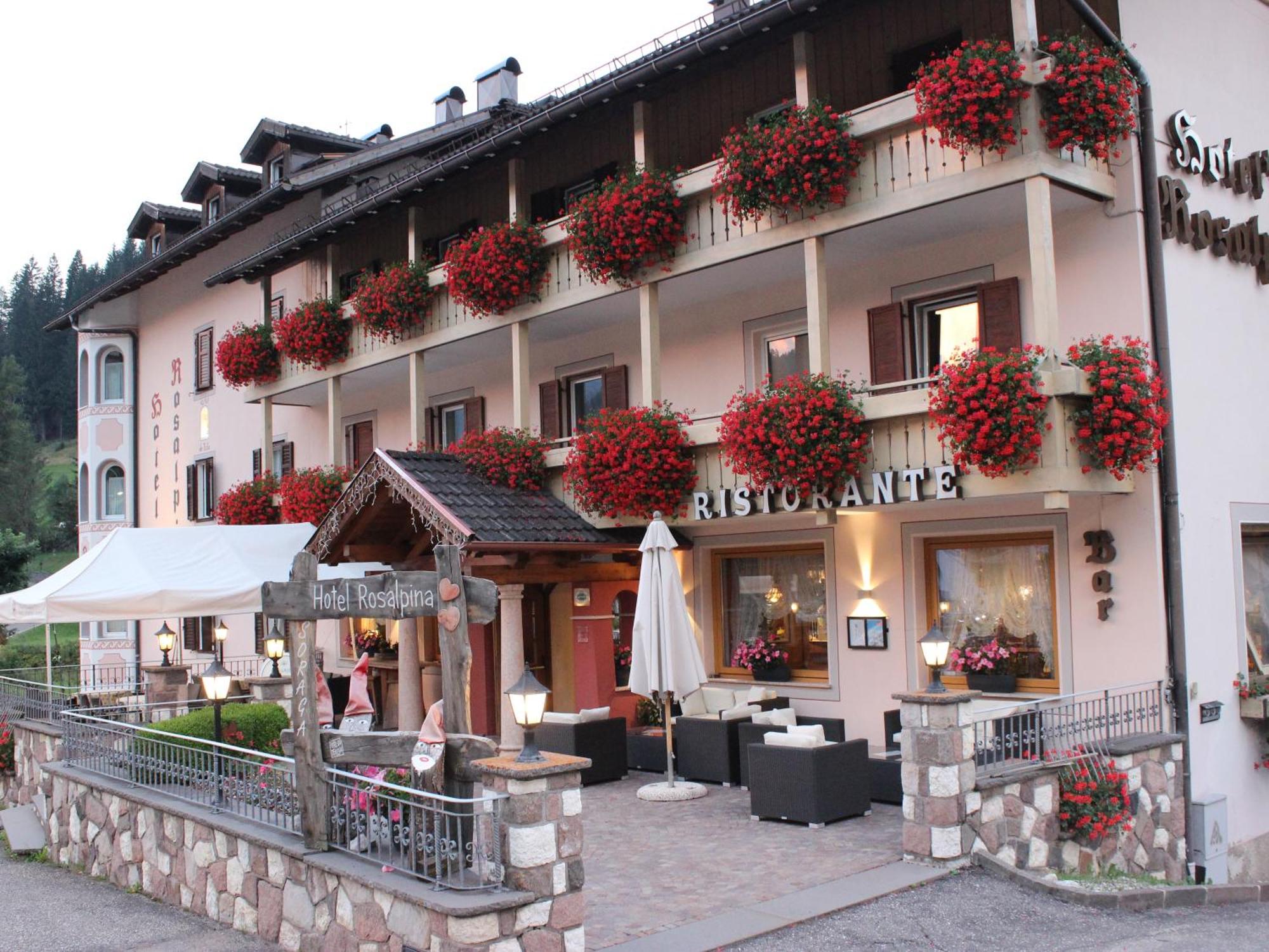 Hotel Rosalpina Soraga Buitenkant foto
