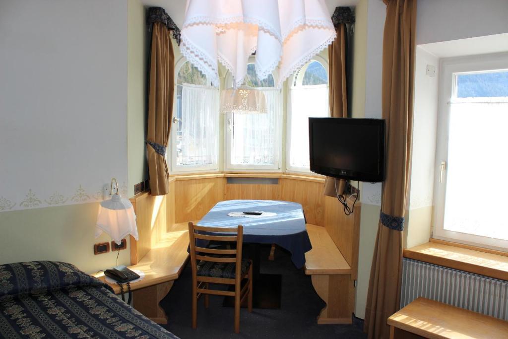 Hotel Rosalpina Soraga Kamer foto