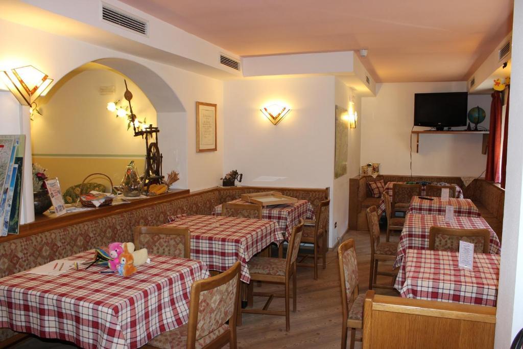 Hotel Rosalpina Soraga Buitenkant foto