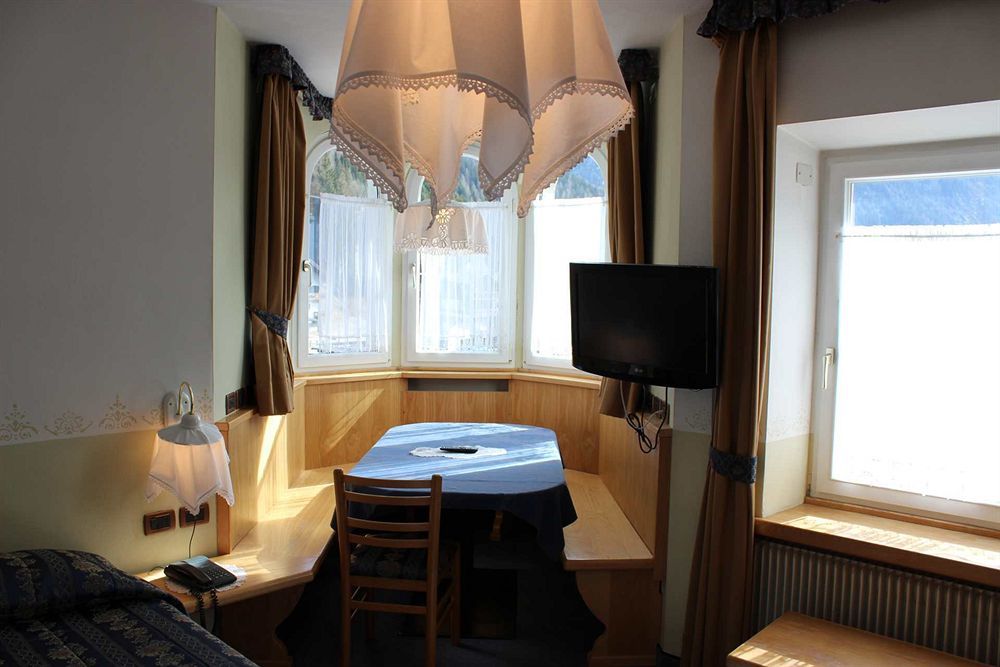 Hotel Rosalpina Soraga Buitenkant foto